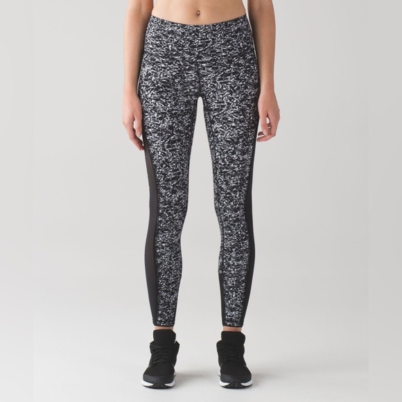Lululemon Deep Breath Tight
Iced Wave White Black 4 - Picture 1 of 5